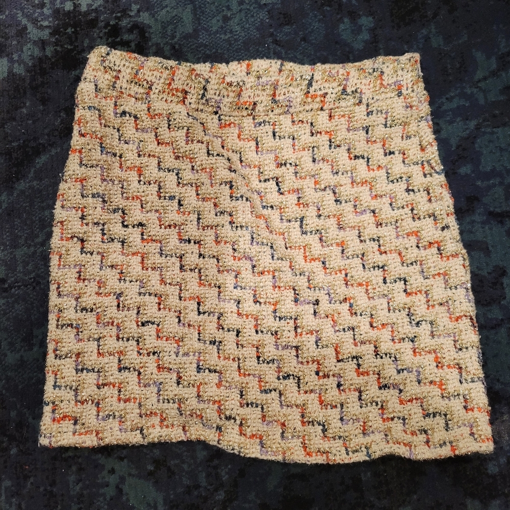 Zara Tragaluc skirt with gold glitter details. Size M. Tight bodycon/A-line fit